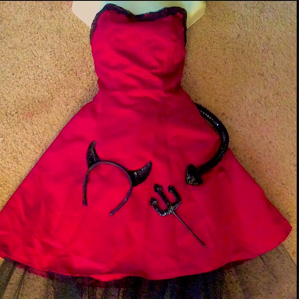 XS Deluxe Red satin/tulle devil Halloween costume.